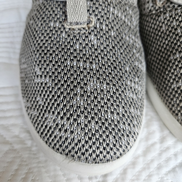 EUC Olukai Womens Hale'iwa Li Ha'a Women Size 7.5 Brown Grey Slipon - Picture 9 of 16